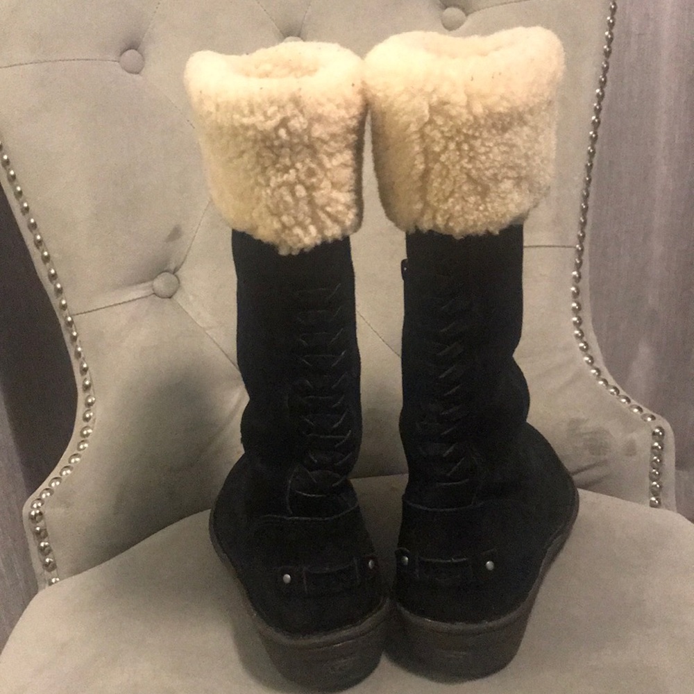 UGGS - Picture 3 of 5